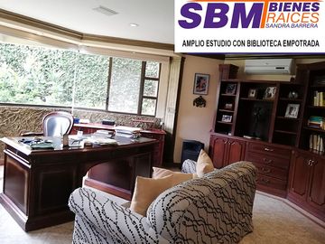 EN MACHALA EN UNIORO HERMOSA CASA CON PISCINA DE 6 DESNIVELES Y 4 NIVELES CON 6 DORMITORIOS Y  PISCINA, CANCHA