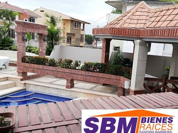 EN MACHALA EN UNIORO HERMOSA CASA CON PISCINA DE 6 DESNIVELES Y 4 NIVELES CON 6 DORMITORIOS Y  PISCINA, CANCHA