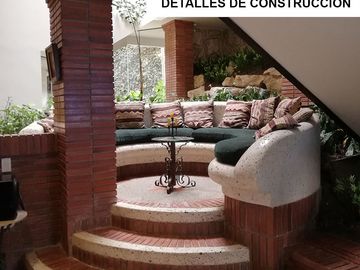 EN MACHALA EN UNIORO HERMOSA CASA CON PISCINA DE 6 DESNIVELES Y 4 NIVELES CON 6 DORMITORIOS Y  PISCINA, CANCHA