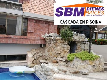EN MACHALA EN UNIORO HERMOSA CASA CON PISCINA DE 6 DESNIVELES Y 4 NIVELES CON 6 DORMITORIOS Y  PISCINA, CANCHA