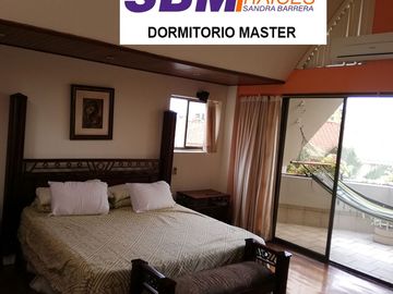 EN MACHALA EN UNIORO HERMOSA CASA CON PISCINA DE 6 DESNIVELES Y 4 NIVELES CON 6 DORMITORIOS Y  PISCINA, CANCHA