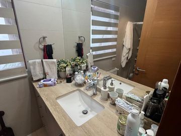 Bellísima Casa en Terreno de 1200 mts en Condominio Puertas del Viento, Maipú.