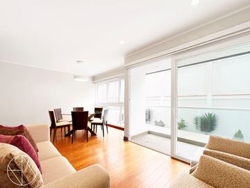 Venta  moderno Flat cerca al Jockey Plaza, Surco.