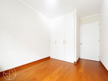 Venta  moderno Flat cerca al Jockey Plaza, Surco.