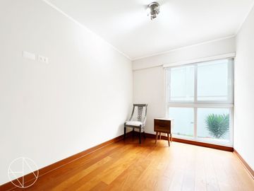 Venta  moderno Flat cerca al Jockey Plaza, Surco.