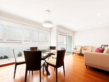 Venta  moderno Flat cerca al Jockey Plaza, Surco.