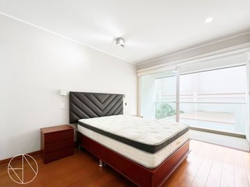 Venta  moderno Flat cerca al Jockey Plaza, Surco.