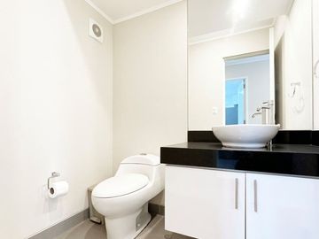 Venta  moderno Flat cerca al Jockey Plaza, Surco.