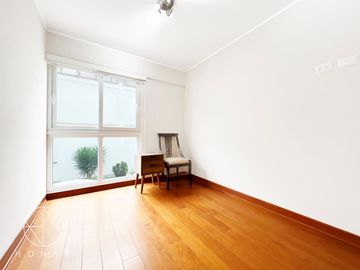 Venta  moderno Flat cerca al Jockey Plaza, Surco.