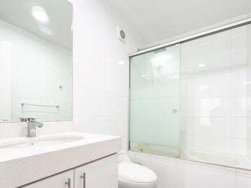 Venta  moderno Flat cerca al Jockey Plaza, Surco.