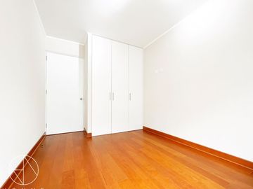 Venta  moderno Flat cerca al Jockey Plaza, Surco.