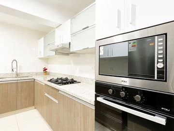 Venta  moderno Flat cerca al Jockey Plaza, Surco.