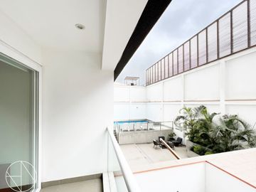 Venta  moderno Flat cerca al Jockey Plaza, Surco.