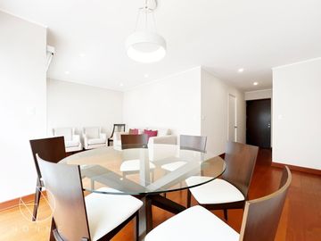 Venta  moderno Flat cerca al Jockey Plaza, Surco.