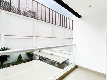 Venta  moderno Flat cerca al Jockey Plaza, Surco.