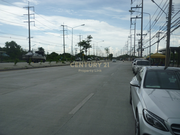 Empty land for sale Filled in and has a wide frontage next to the main road with an exit to the Bang Pakong River. Tha Sa-an Subdistrict Bang Pakong-C