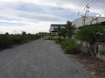 Empty land for sale Filled in and has a wide frontage next to the main road with an exit to the Bang Pakong River. Tha Sa-an Subdistrict Bang Pakong-C