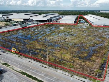 Empty land for sale Filled in and has a wide frontage next to the main road with an exit to the Bang Pakong River. Tha Sa-an Subdistrict Bang Pakong-C