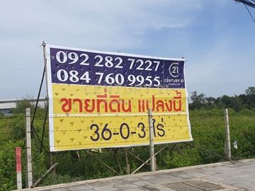 Empty land for sale Filled in and has a wide frontage next to the main road with an exit to the Bang Pakong River. Tha Sa-an Subdistrict Bang Pakong-C