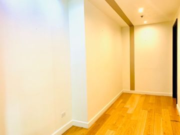 UPGRADED AND INTERIORED 2BR UNIT FOR SALE IN THE RESIDENCES AT GREENBELT