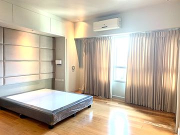 UPGRADED AND INTERIORED 2BR UNIT FOR SALE IN THE RESIDENCES AT GREENBELT