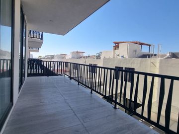 Renta de departamento con 3 recamaras y terraza en Valle de Juriquilla