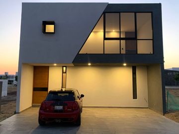 CASA NUEVA EN VENTA EN MAYORCA RESIDENCIAL A UNOS MINUTOS DEL PUERTO INTERIOR DE LEON GTO