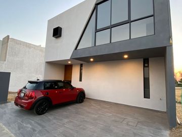 CASA NUEVA EN VENTA EN MAYORCA RESIDENCIAL A UNOS MINUTOS DEL PUERTO INTERIOR DE LEON GTO