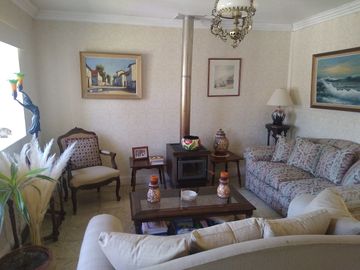 VENTA DE HERMOSA CASA EN OLMUE, V Región