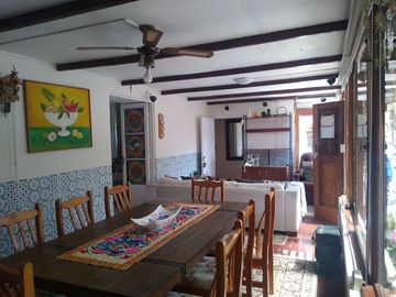 VENTA DE HERMOSA CASA EN OLMUE, V Región