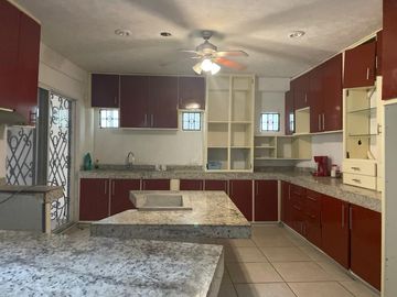 CASA EN VENTA EN CIUDAD DEL CARMEN, CAMPECHE.