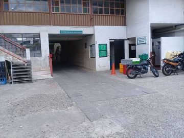 Casa Comercial de venta en Cuenca con parqueadero público en pleno centro histórico excelente rentabilidad