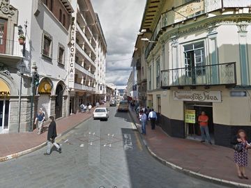 Casa Comercial de venta en Cuenca con parqueadero público en pleno centro histórico excelente rentabilidad