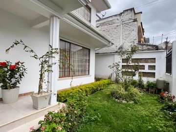 Casa en venta frente al Hipervalle