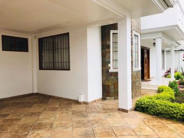 Casa en venta frente al Hipervalle