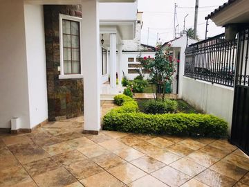 Casa en venta frente al Hipervalle