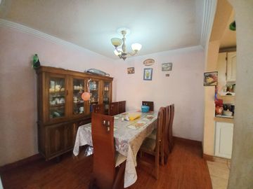 TERRENO COMERCIAL EN VENTA, CON TRES CASAS Y UN LOCAL COMERCIAL EN LA AV. LOJA, SECTOR: EL TIEMPO