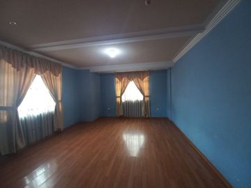 TERRENO COMERCIAL EN VENTA, CON TRES CASAS Y UN LOCAL COMERCIAL EN LA AV. LOJA, SECTOR: EL TIEMPO