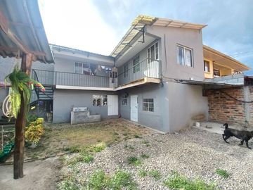 TERRENO COMERCIAL EN VENTA, CON TRES CASAS Y UN LOCAL COMERCIAL EN LA AV. LOJA, SECTOR: EL TIEMPO