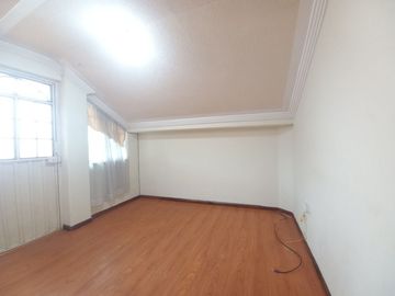 TERRENO COMERCIAL EN VENTA, CON TRES CASAS Y UN LOCAL COMERCIAL EN LA AV. LOJA, SECTOR: EL TIEMPO