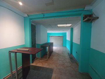 TERRENO COMERCIAL EN VENTA, CON TRES CASAS Y UN LOCAL COMERCIAL EN LA AV. LOJA, SECTOR: EL TIEMPO
