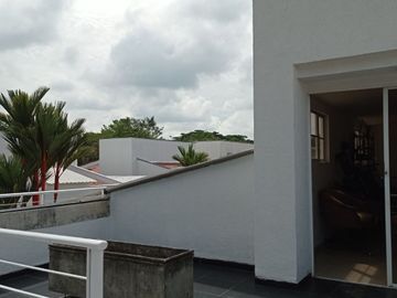 VENDO ESTRATEGICA CASA UN PISO EN CONDOMINIO CONTIGUO COLEGIO ALEMAN