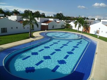 VENDO ESTRATEGICA CASA UN PISO EN CONDOMINIO CONTIGUO COLEGIO ALEMAN