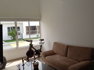 VENDO ESTRATEGICA CASA UN PISO EN CONDOMINIO CONTIGUO COLEGIO ALEMAN