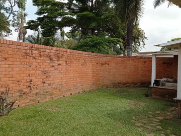 VENDO ESTRATEGICA CASA UN PISO EN CONDOMINIO CONTIGUO COLEGIO ALEMAN