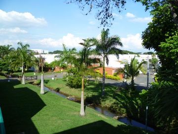 VENDO ESTRATEGICA CASA UN PISO EN CONDOMINIO CONTIGUO COLEGIO ALEMAN