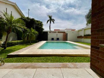 Casa en venta en Residencial Raquet Club en Hermosillo, Sonora con alberca