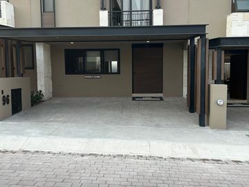 VENTA CASA EN VILLA MAGNA LOMAS DEL CAMPANARIO NORTE QUERETARO