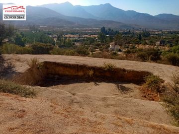 🏠Se vende hermosa casa en parcela, en sector Alhue.🏠