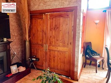 🏠Se vende hermosa casa en parcela, en sector Alhue.🏠